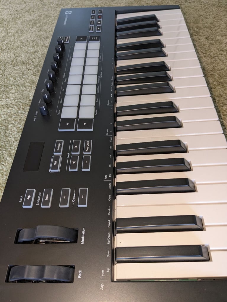 Novation Launchkey 37 
