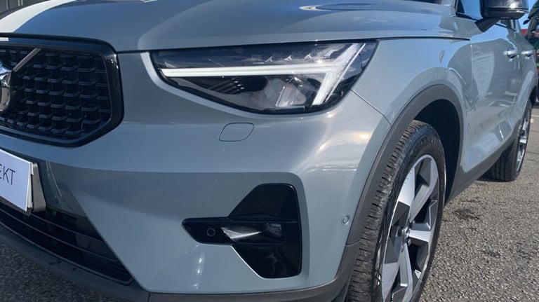 2023 Volvo XC40 Ultimate, B4 mild hybrid, Petrol, Dark ESTATE N/A Automatic