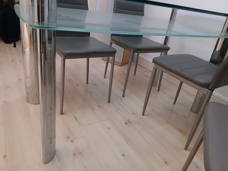 Dining room table & chairs