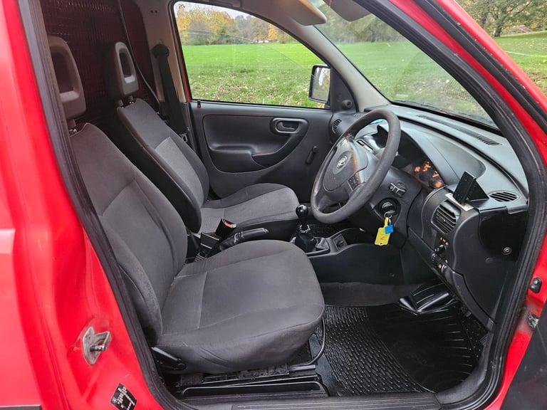 VAUXHALL COMBO 1.3 ECONOMY MODEL LOW MILEAGE 63K FULL SERVICE HISTORY 