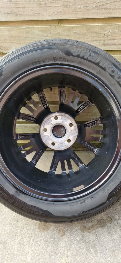 Genuine Volkwagon golf MK7 Linas 16" Black diamond cut alloys and tyres 