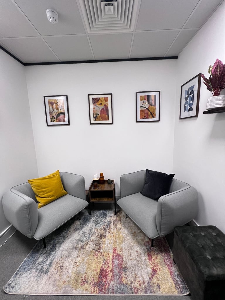 Therapy/Professional Space for Week Share - 2 min walk from Bank Station