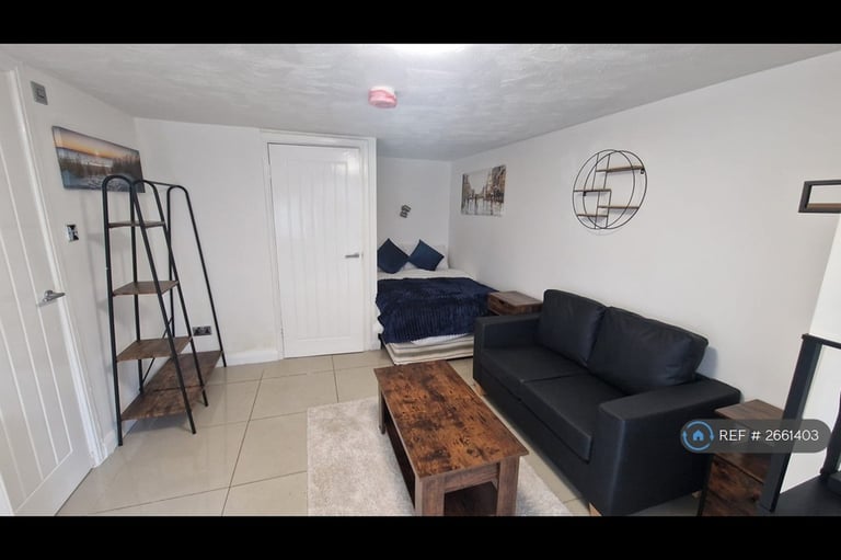 image for Studio flat in Birch Polygon, Manchester, M14 (#2661403)