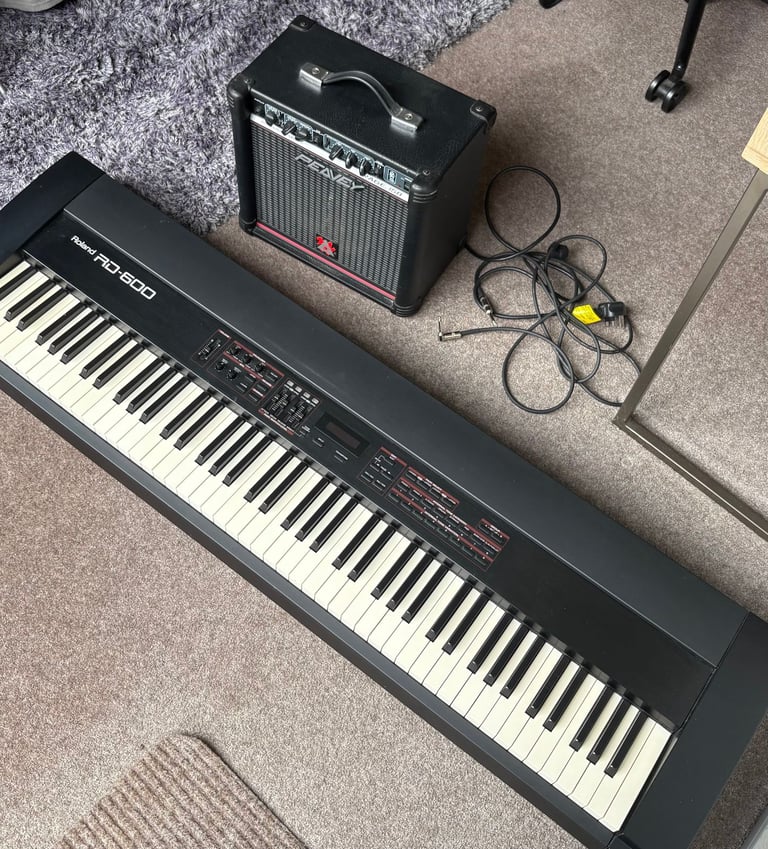 Roland RD-600 Digital Piano with Peavey Rage 158 Transtube Series Amplifier