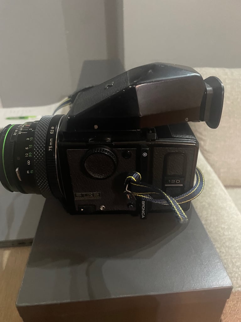 Zenza bronica camera 
