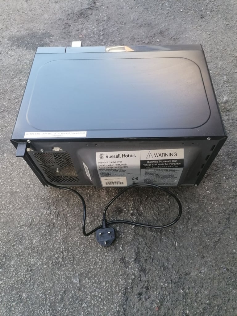 MICROWAVE RUSSELL HOBBS MICROWAVE RETAILS £146 WORKS WELL £50