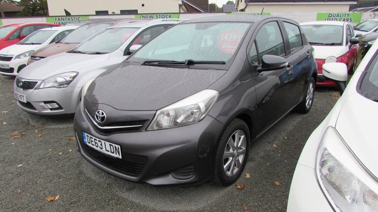 image for 2013 Toyota Yaris 1.33 VVT-i TR 5dr HATCHBACK Petrol Manual
