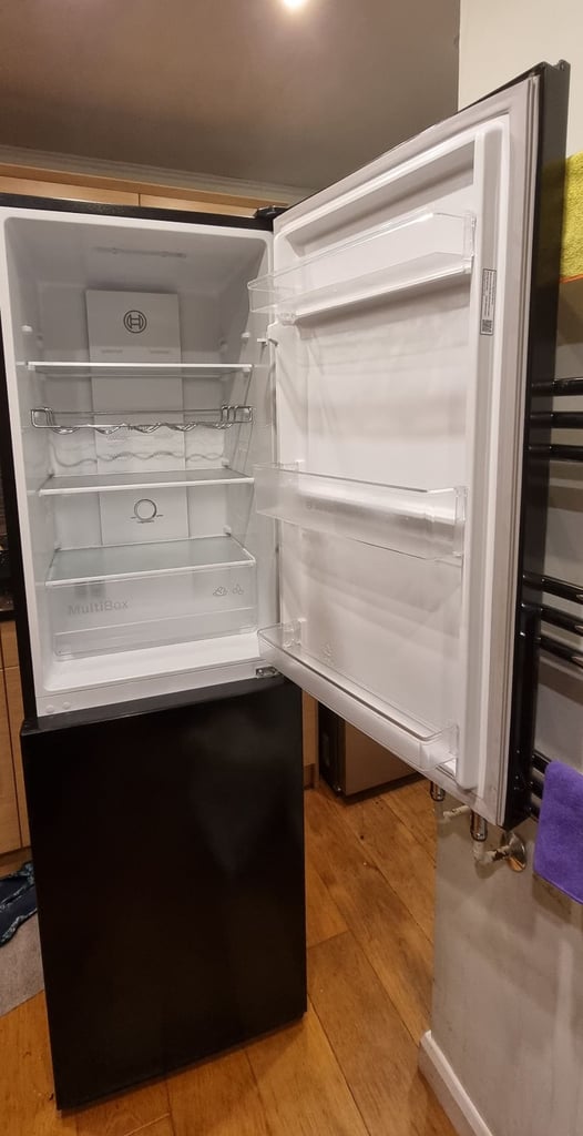 BOSCH fridge freezer -50/50 Defrosting (fully automatic no frost system)