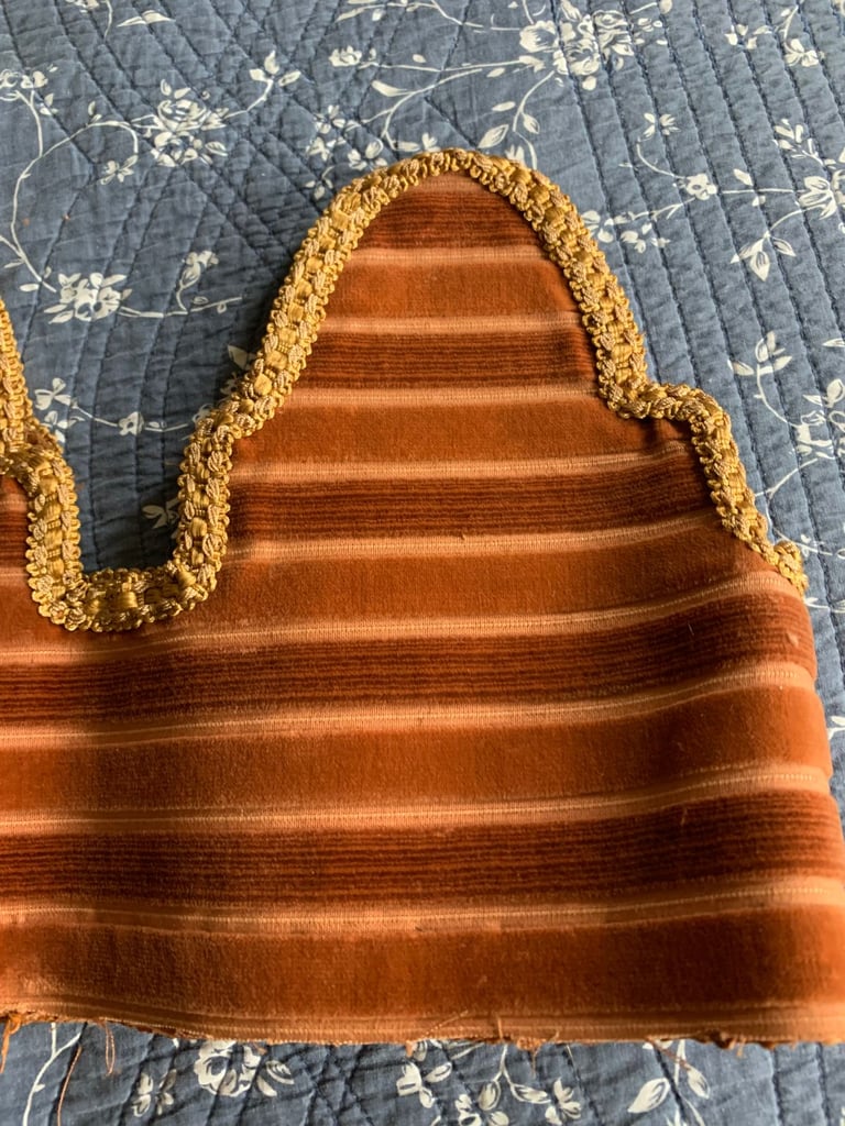 2 BRAND NEW VELVET CURTAINS PELMETS WITH GOLD TRIMS-EACH 140 x 25 cm -REDUCED £20 EACH UNTIL 22 NOV 