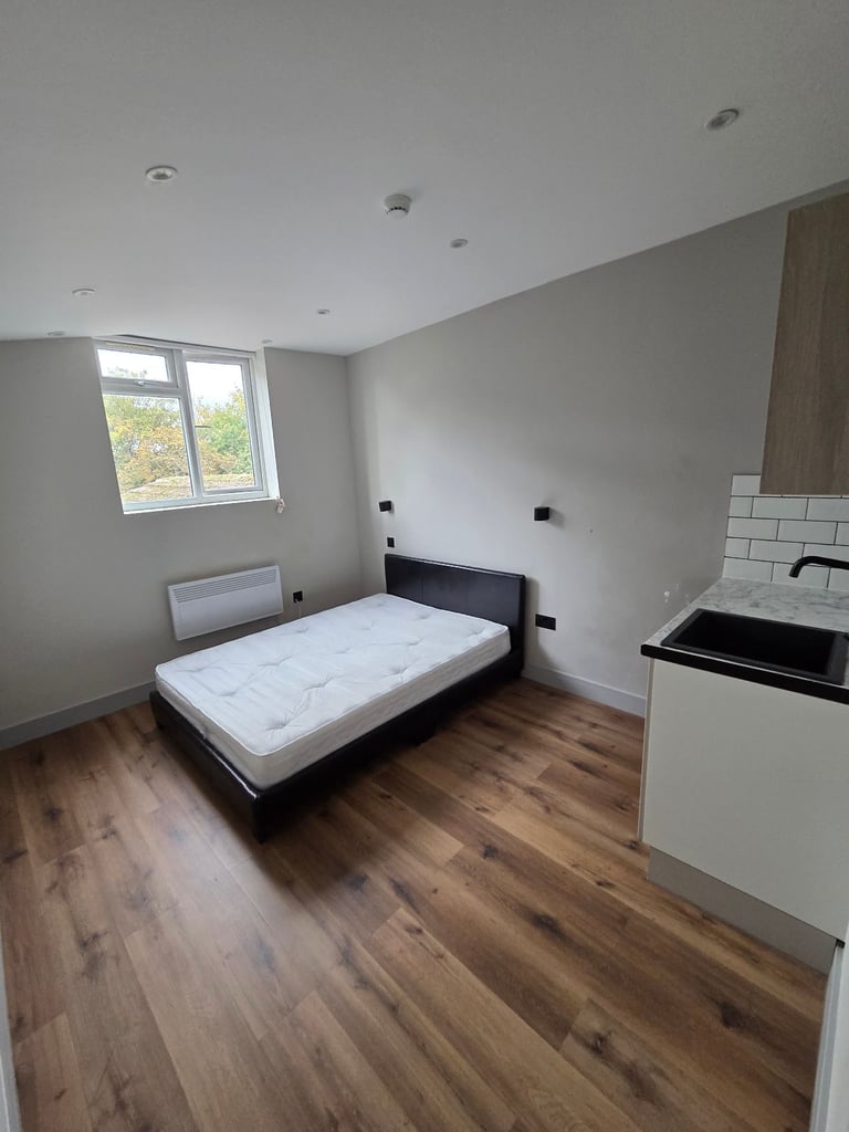 DSS ACCEPTED - Studio Flat Available in Harefield Road, Uxbridge, Middlesex, UB8