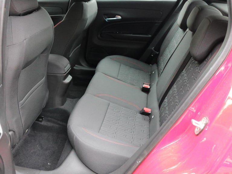 2025 Fiat 600 Fiat 600e (red) 54kwh 154hp HATCHBACK Electric Automatic