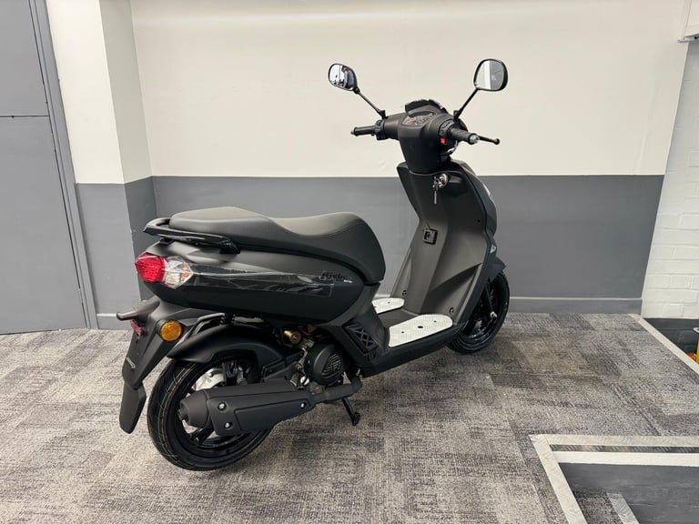 BRAND NEW PEUGEOT KISBEE 50 BLACK EDITION 50cc MOPED 2 YEAR WARRANTY+ DELIVERY
