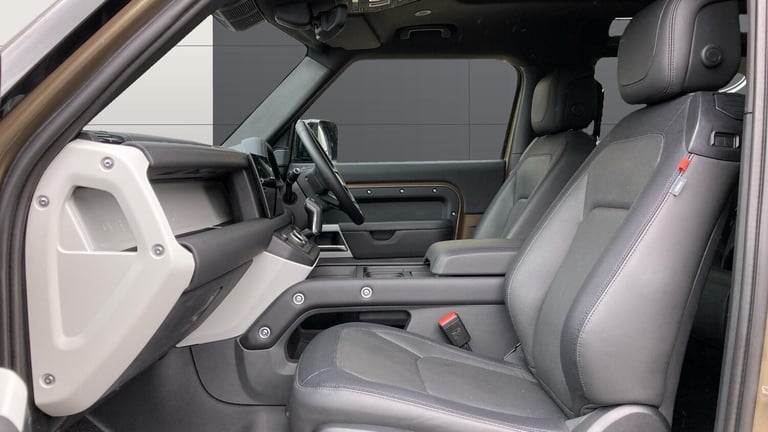 2024 Land Rover Defender 3.0 D250 X-Dynamic HSE 90 3dr Auto Diesel Estate Estate Diesel Automatic