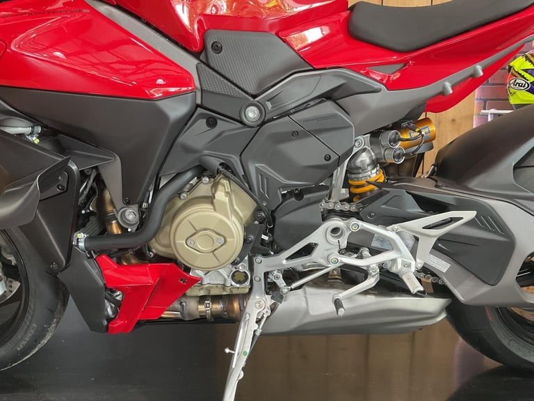 Ducati Streetfighter V4S 2025 in Stock! FREE UK DELIVERY! Stunning! 4.9% APR!!