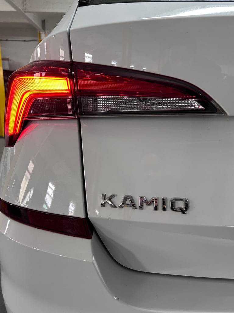 One Owner | Rear parking sensors| Apple Car play