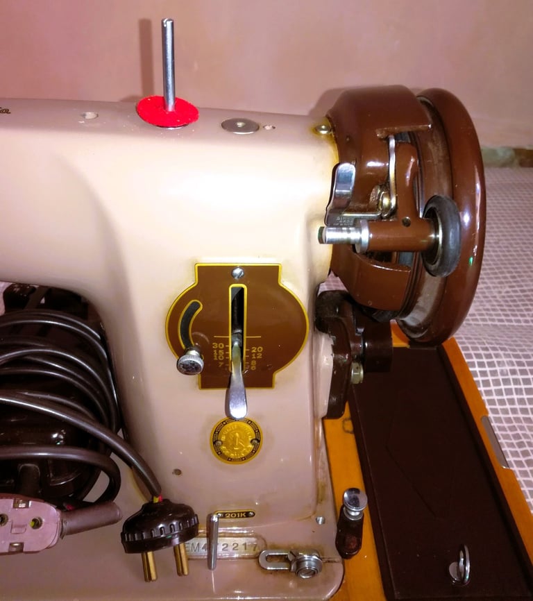 1950 Singer Sewing Machine 201K Case Box Peddle Mat Bobbins Accessories Feet All Sewing Parts Incl