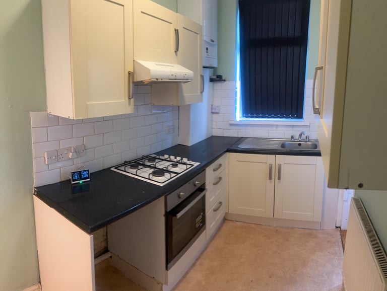 3 3 BEDROOM HOUSE FOR RENT BD4 BACK TO 