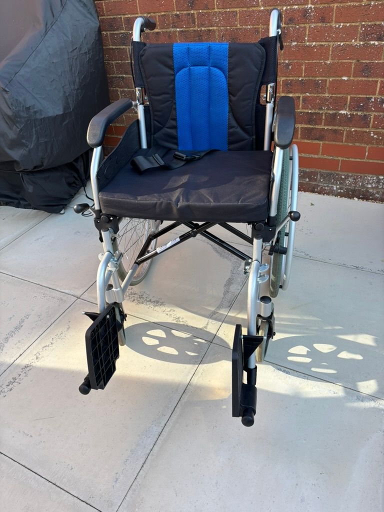 EliteCare ECSP01 Aluminium Folding Self-Propelled Wheelchair.