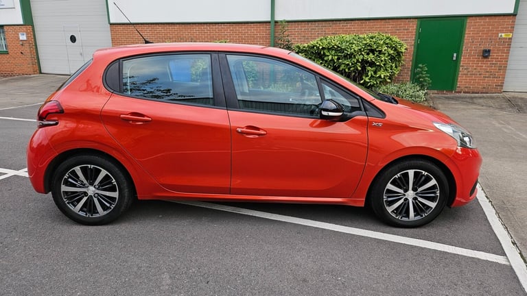 2016 Peugeot 208 1.2 PureTech XS-White 5dr HATCHBACK Petrol Manual