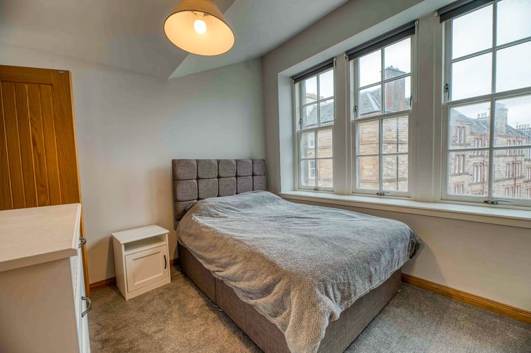 Very stylish, 2 bedroom, 2nd floor flat on two levels, in Fountainbridge – available December