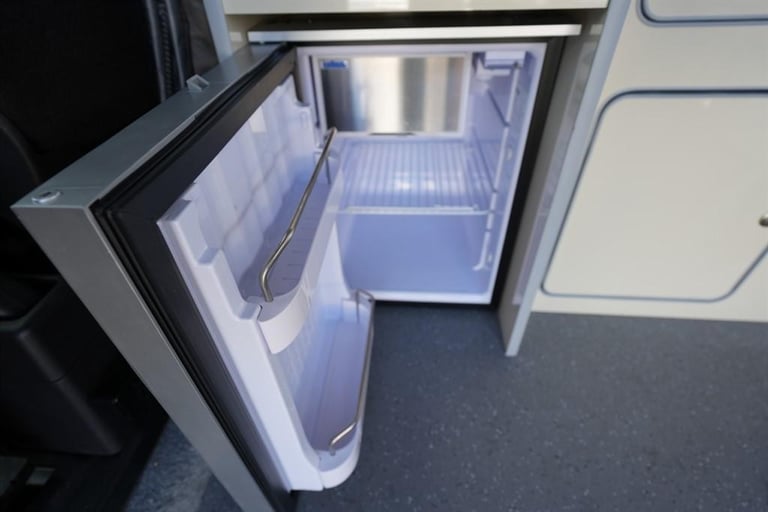 Ford Transit CUSTOM DUB HUT 4 BERTH 5 TRAVEL SEAT MOTORHOME