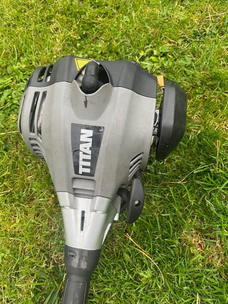Titan hedge trimmer strimmer multi