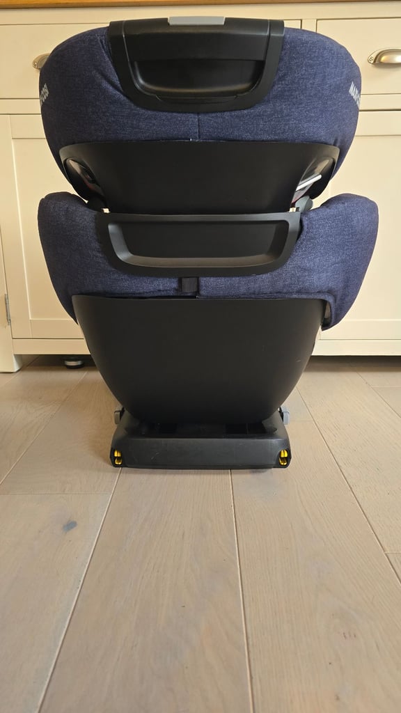 *** Booster car seat for children from 15 to 36 kg*** 