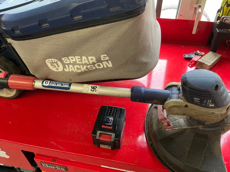 Spear & Jackson Cordless lawnmower and strimmer 24v