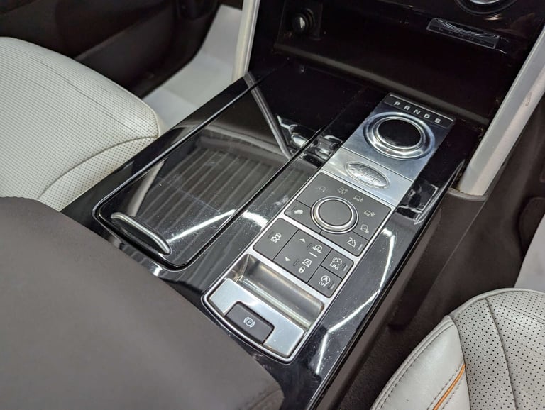 2017 Land Rover Discovery 2.0 Discovery HSE SD4 Auto 4WD 5dr SUV Diesel Automatic