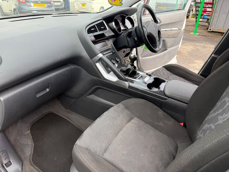 Peugeot, 3008, Hatchback, 2010, Manual, 1560 (cc), 5 doors