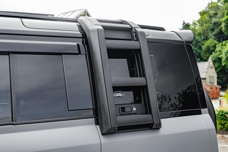 2023 Land Rover Defender 3.0 D250 X-Dynamic SE 110 5dr Auto [7 Seat] ESTATE DIESEL Automatic