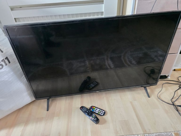 43-inch LG 4K UHD Smart TV (Very good condition)
