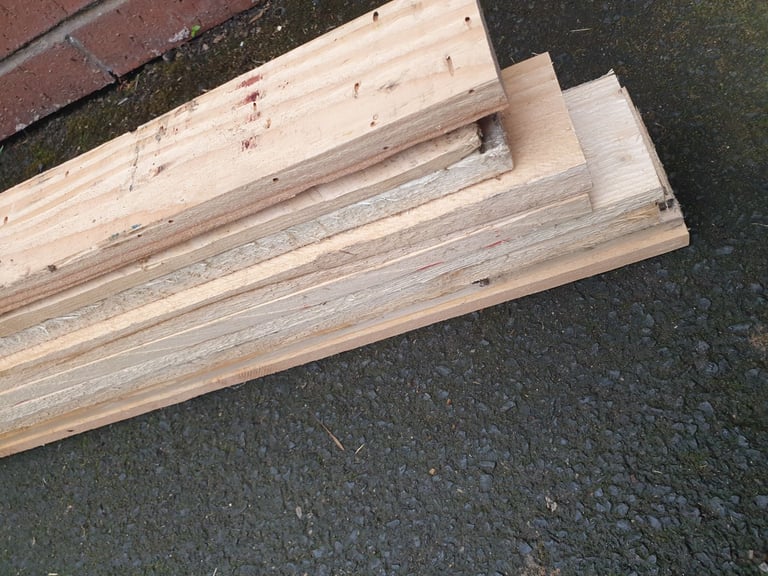 image for 2.4m good quality pallet timber 
