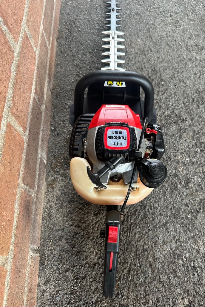 image for Fuji Robin Pro petrol hedge cutter 24” double edged clippers vgc lawnmower mower trimmer 