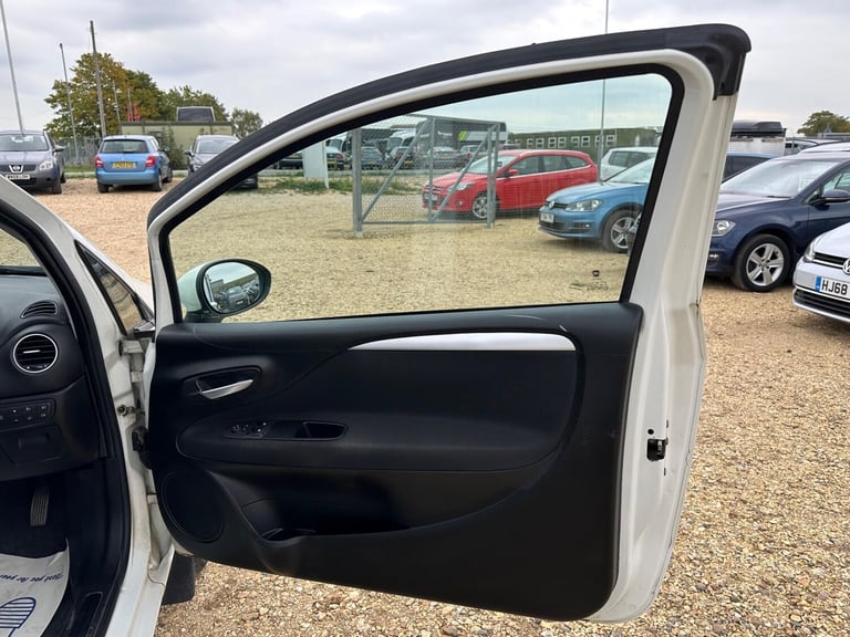 2015 Fiat Punto 1.2 Easy + Euro 6 3dr HATCHBACK Petrol Manual