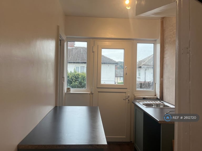 3 bedroom house in Burley Wood Crescent, Leeds, LS4 (3 bed) (#2612720)