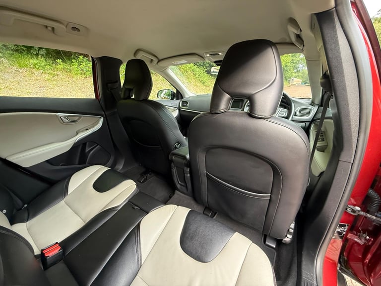 2014 Volvo V40 Cross Country 1.6 D2 Lux Powershift Euro 5 (s/s) 5dr HATCHBACK Diesel Automatic
