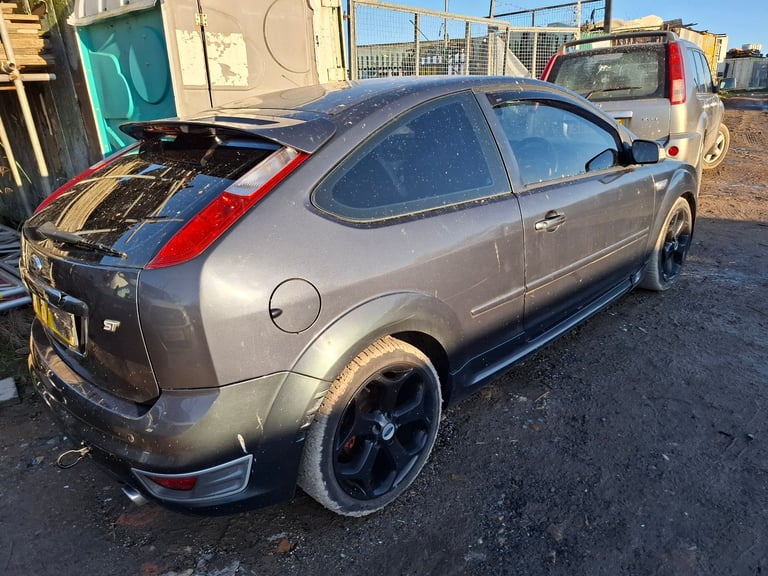 Ford Focus ST225 MK2 BREAKING ( Wheel nut for sale )