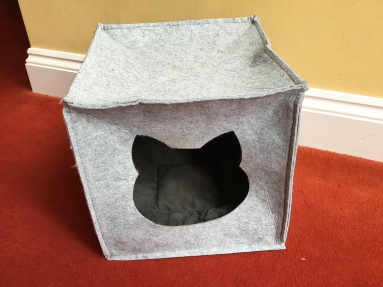 Comfy cat box/cube
