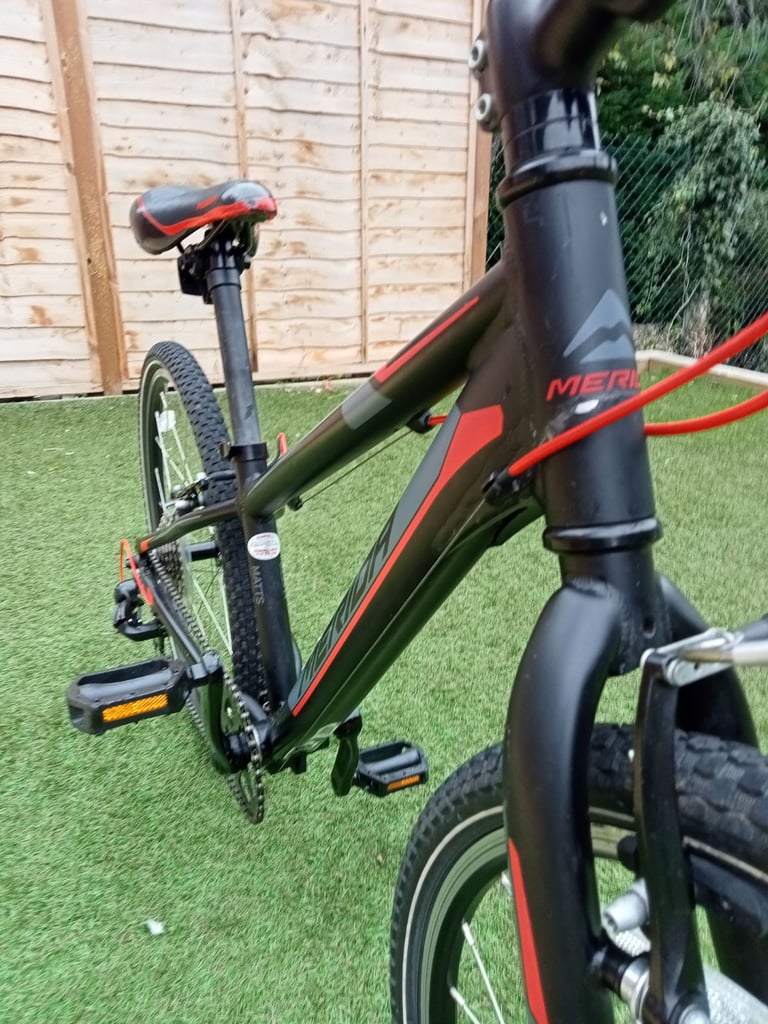 Merida Matts Junior 24 inch wheels Hybrid Mountain Bike.