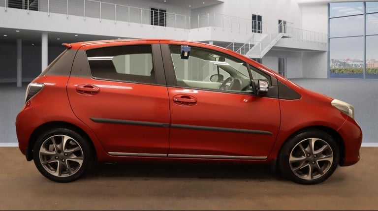 Toyota yaris 1.3 VVT-I Trend petrol late 2013 ulez compliant 