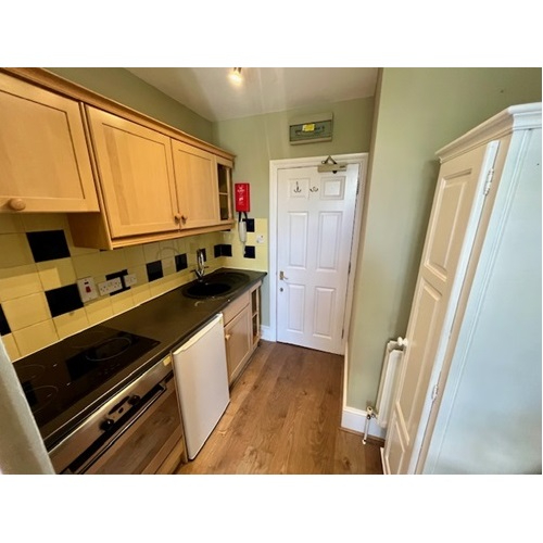 Mezzanine Studio in St Stephen's Gardens, Notting Hill, W2 5QU * ALL UTILITY BILLS INC