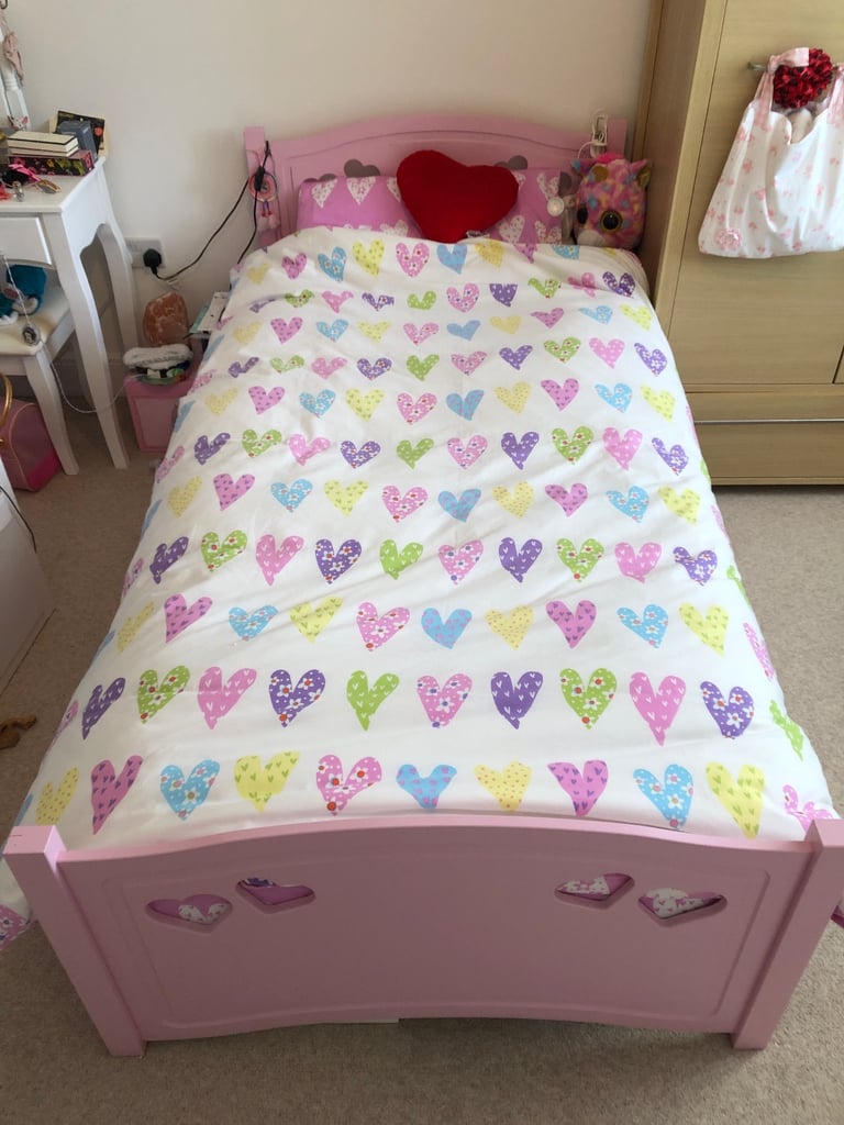 Single Bed,  pink with hearts cut out 💕