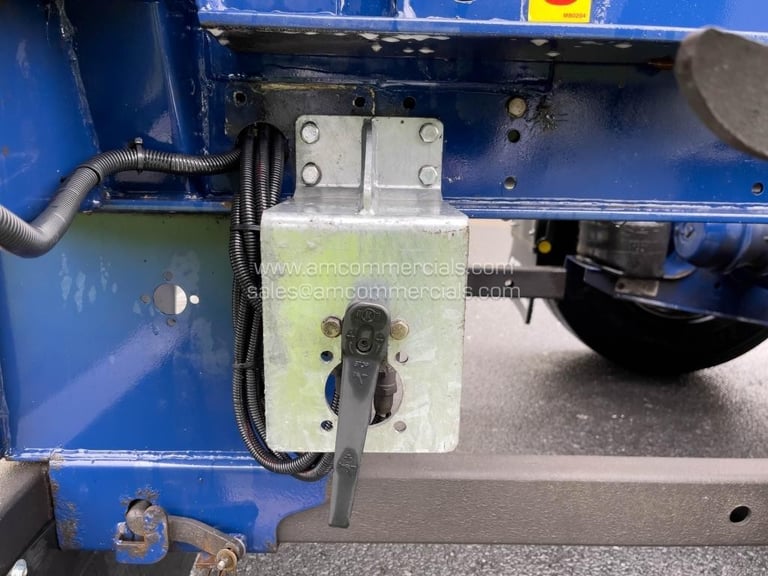 DENNISON SLIDING SKELETAL TRAILER