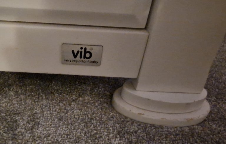 VIB Charmer Elements Wardrobe and Drawers/Changing Table