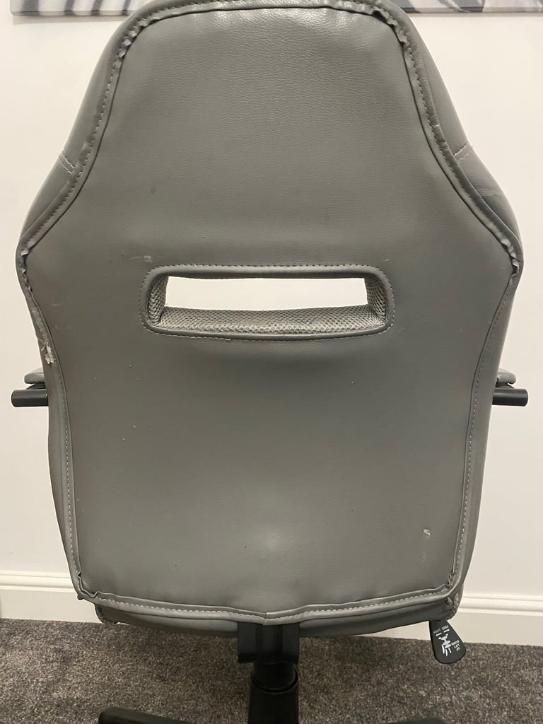 Comfy office chair for sale! With lower back surport 