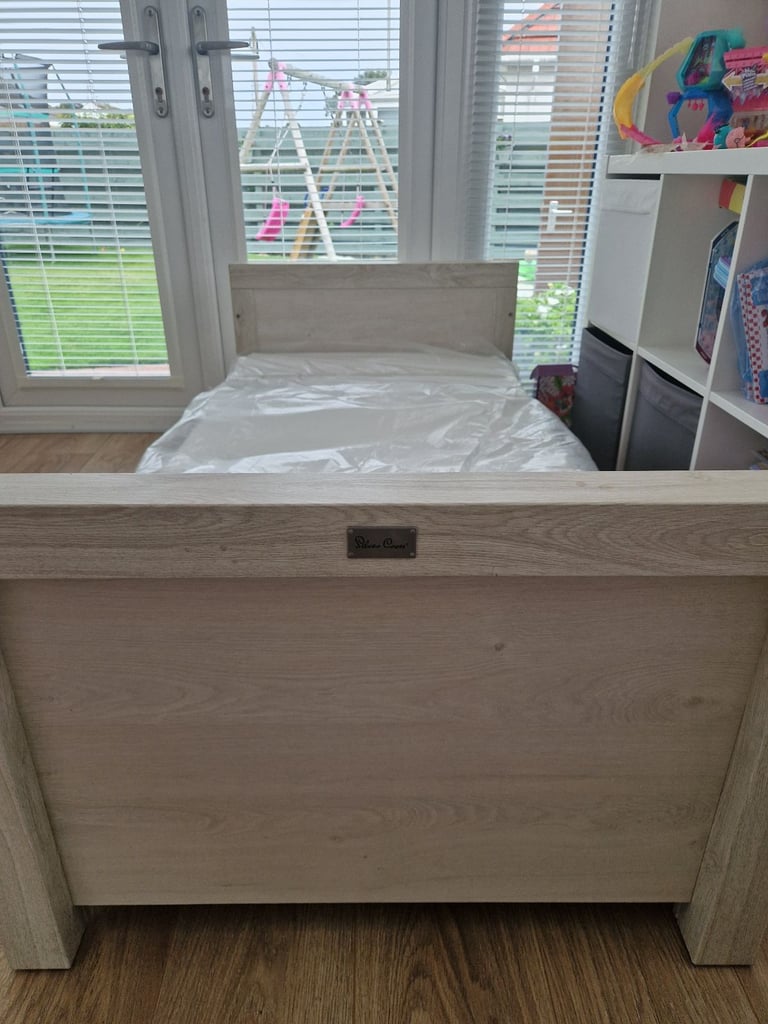 Silver cross cot/bed