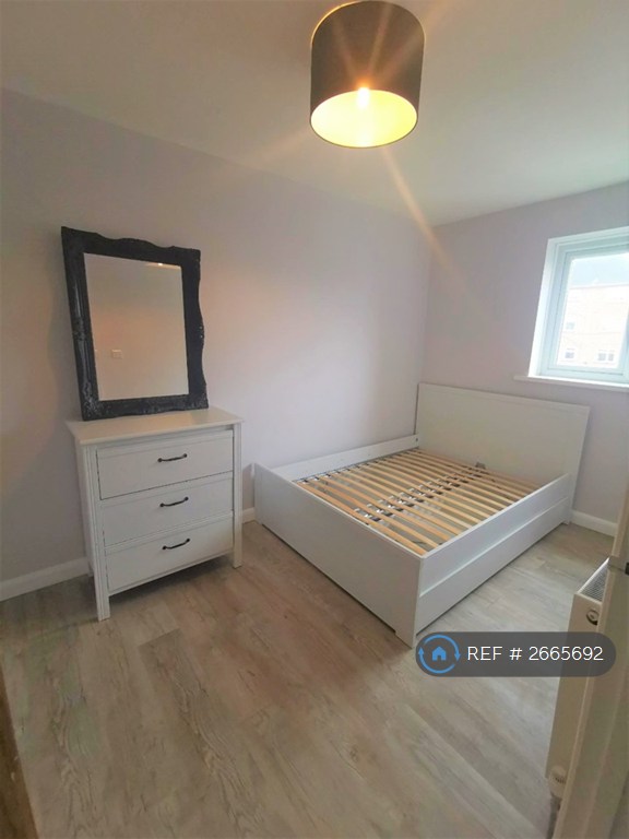 2 bedroom flat in Haig Court, Chelmsford, CM2 (2 bed) (#2665692)