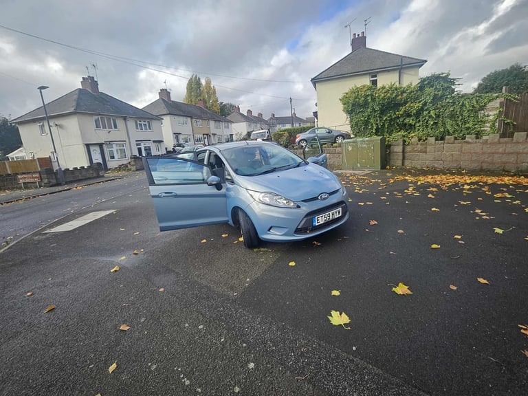  I sell ford fiesta 1.6 diesel Ford, FIESTA, Hatchback, 2010, Manual, 1560 (cc), 5 doors