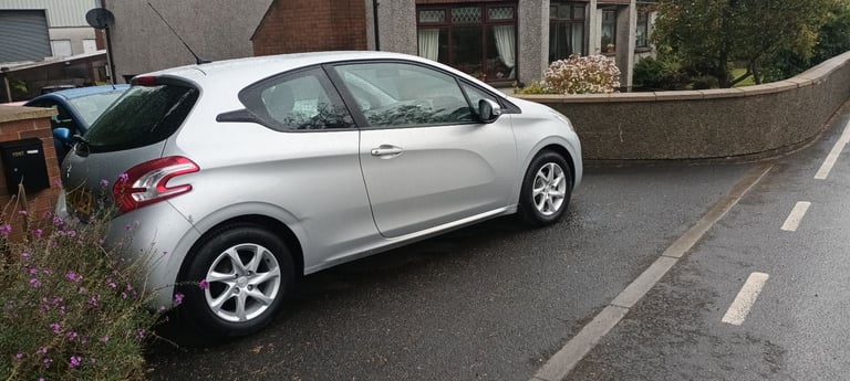 Peugeot, 208, Hatchback, 2015, Manual, 1199 (cc), 3 doors
